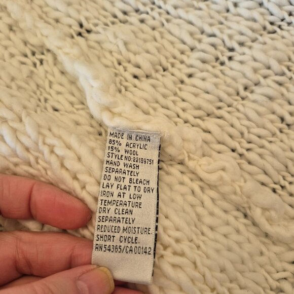 Cable Knit Long Sweater - Picture 7 of 9